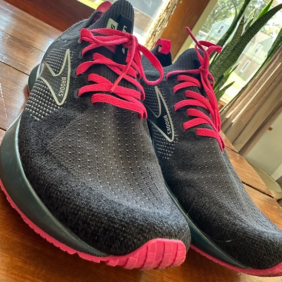 Brooks | Revel 5 Levitate - Picture 11 of 12